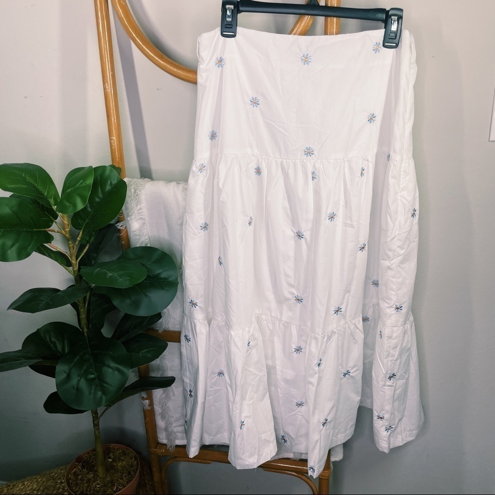 En Saison White Floral Embroidered Maxi Skirt sz M